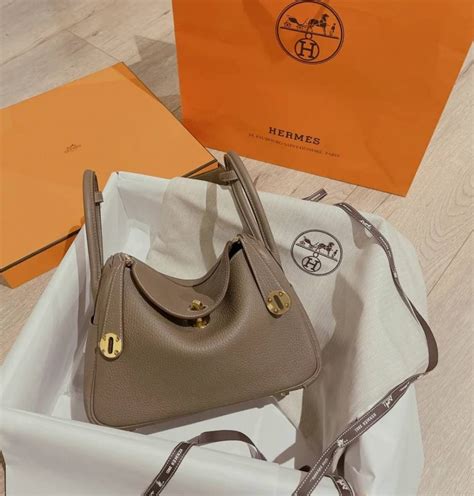 hermes lindy 大象灰|Hermes Lindy26 大象灰金釦開箱分享 .